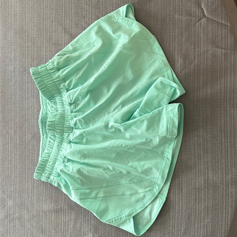 Lululemon Track that Mid-rise limed short 5"